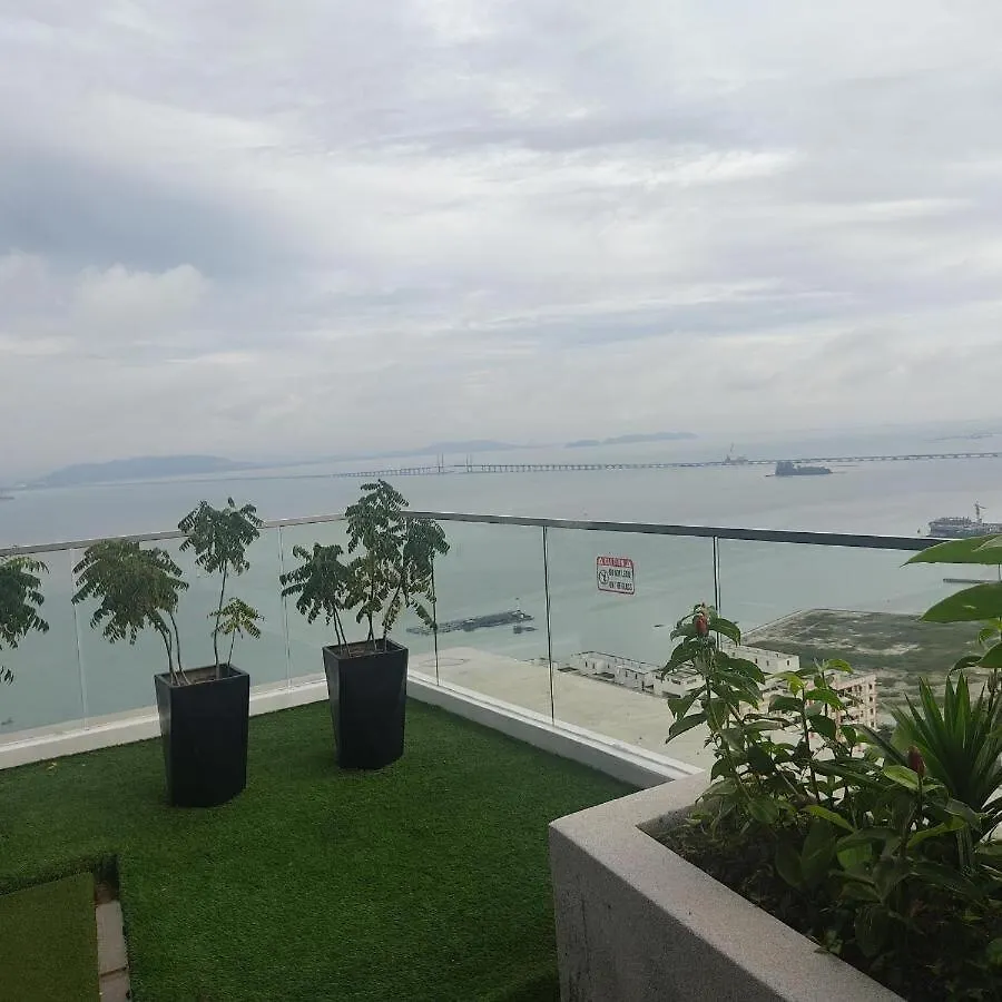Jelutong Urban Suites - Family Suite