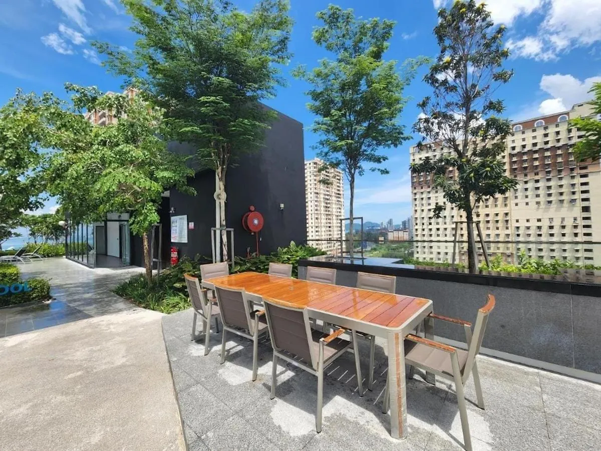 Jelutong Urban Suites - Family Suite דירה